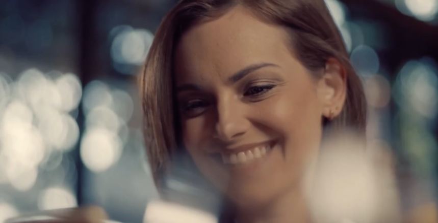 Cliente Itaú sorrindo